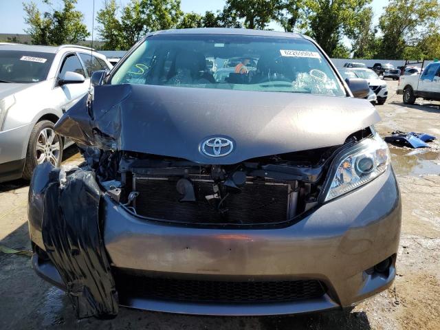 Photo 4 VIN: 5TDKK3DC3DS402316 - TOYOTA SIENNA LE 