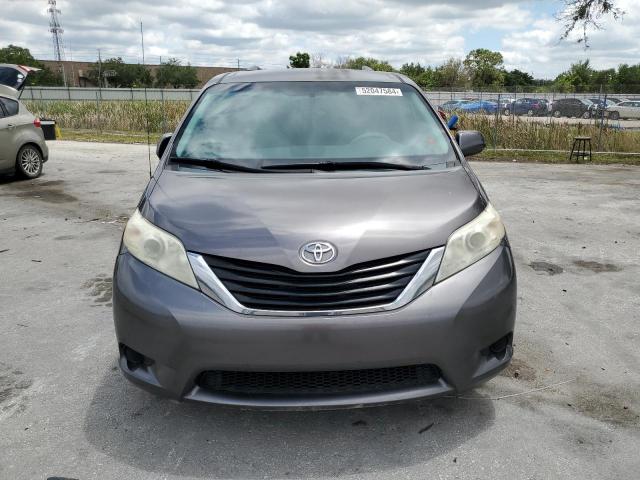 Photo 4 VIN: 5TDKK3DC3DS404390 - TOYOTA SIENNA LE 