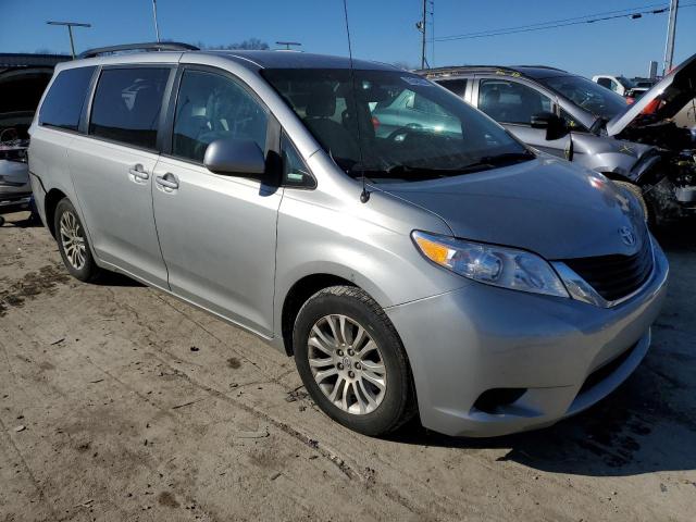 Photo 3 VIN: 5TDKK3DC3ES456863 - TOYOTA SIENNA LE 