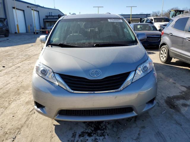 Photo 4 VIN: 5TDKK3DC3ES456863 - TOYOTA SIENNA LE 