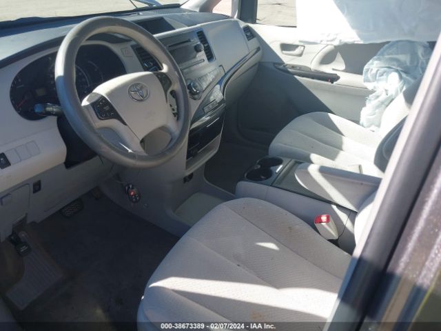 Photo 4 VIN: 5TDKK3DC3ES460587 - TOYOTA SIENNA 