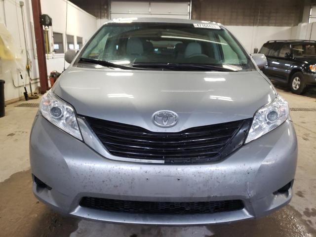 Photo 4 VIN: 5TDKK3DC3ES479950 - TOYOTA SIENNA LE 