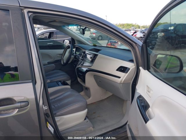 Photo 4 VIN: 5TDKK3DC3ES480452 - TOYOTA SIENNA 