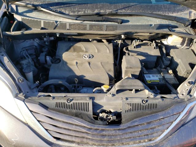 Photo 6 VIN: 5TDKK3DC3FS540957 - TOYOTA SIENNA LE 