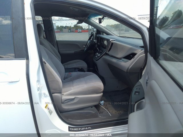 Photo 4 VIN: 5TDKK3DC3FS563901 - TOYOTA SIENNA 