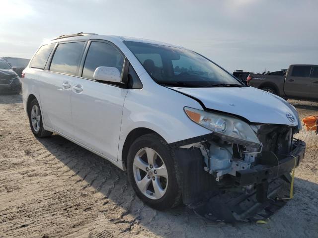 Photo 3 VIN: 5TDKK3DC3FS564806 - TOYOTA SIENNA LE 