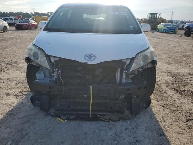 Photo 4 VIN: 5TDKK3DC3FS564806 - TOYOTA SIENNA LE 