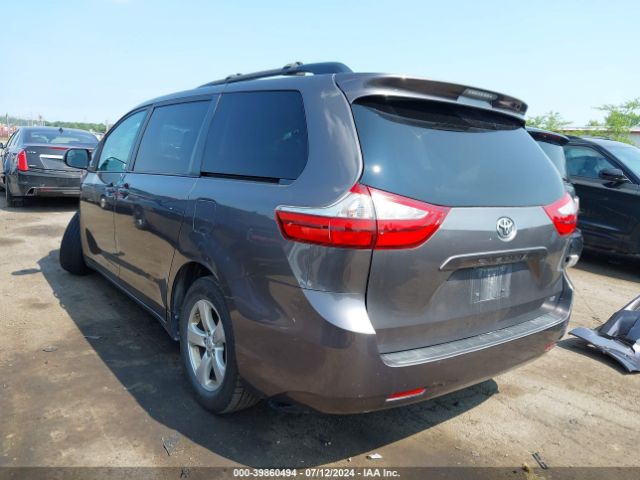 Photo 2 VIN: 5TDKK3DC3FS565938 - TOYOTA SIENNA 