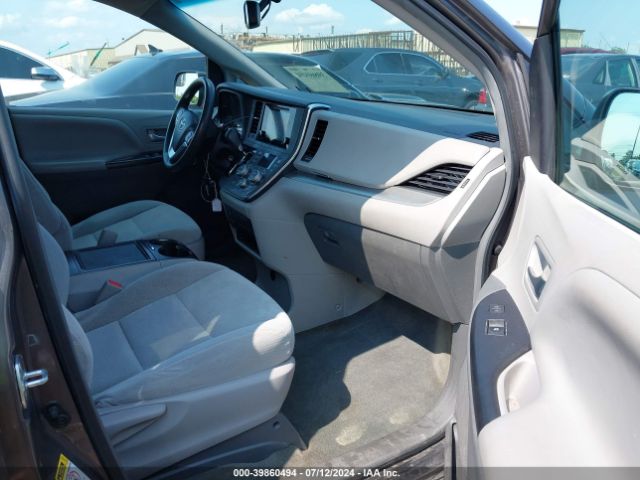 Photo 4 VIN: 5TDKK3DC3FS565938 - TOYOTA SIENNA 