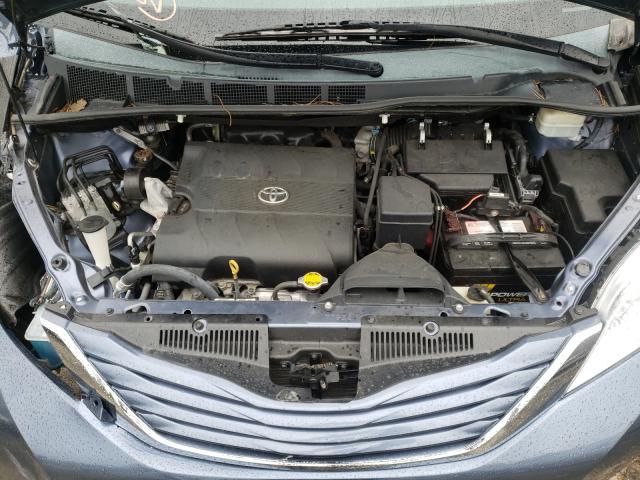 Photo 6 VIN: 5TDKK3DC3FS569469 - TOYOTA SIENNA LE 