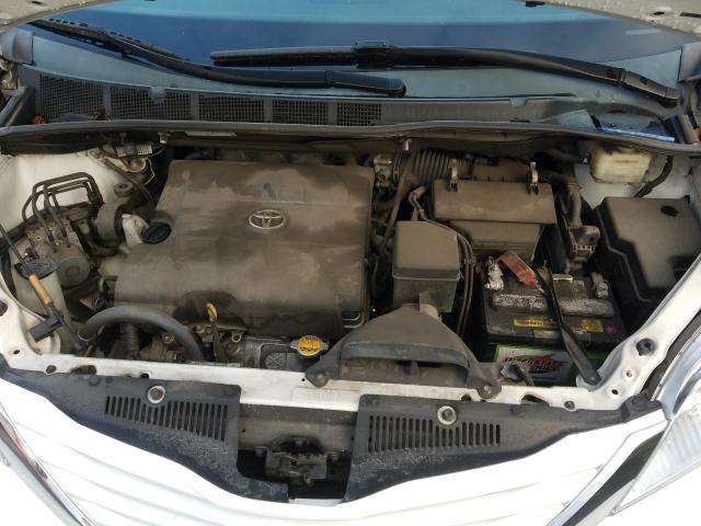 Photo 6 VIN: 5TDKK3DC3FS576504 - TOYOTA SIENNA LE 