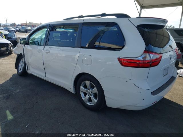 Photo 2 VIN: 5TDKK3DC3FS596235 - TOYOTA SIENNA 