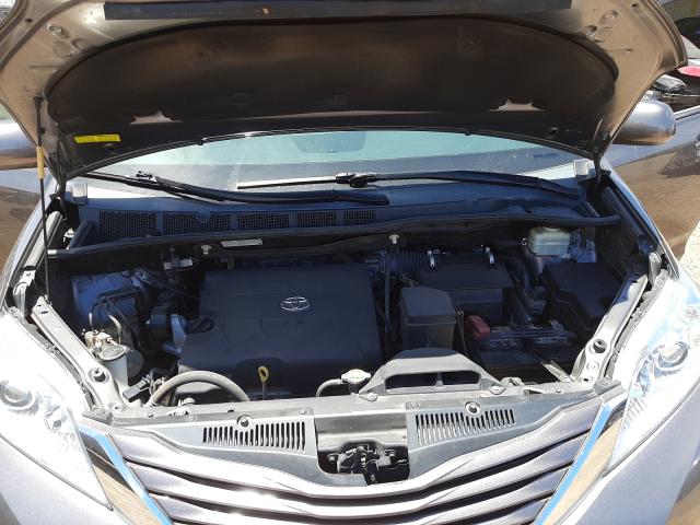 Photo 6 VIN: 5TDKK3DC3FS608934 - TOYOTA SIENNA LE 