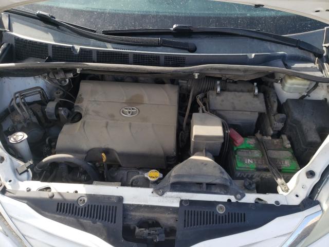 Photo 6 VIN: 5TDKK3DC3FS622042 - TOYOTA SIENNA LE 