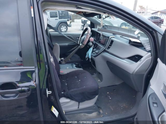 Photo 4 VIN: 5TDKK3DC3FS652674 - TOYOTA SIENNA 