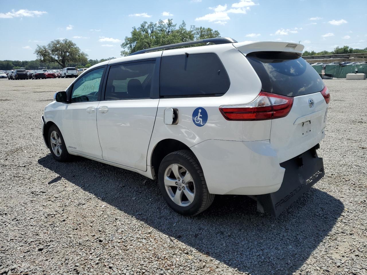 Photo 1 VIN: 5TDKK3DC3GS713930 - TOYOTA SIENNA 