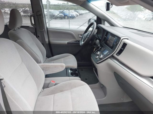 Photo 4 VIN: 5TDKK3DC3GS714155 - TOYOTA SIENNA 