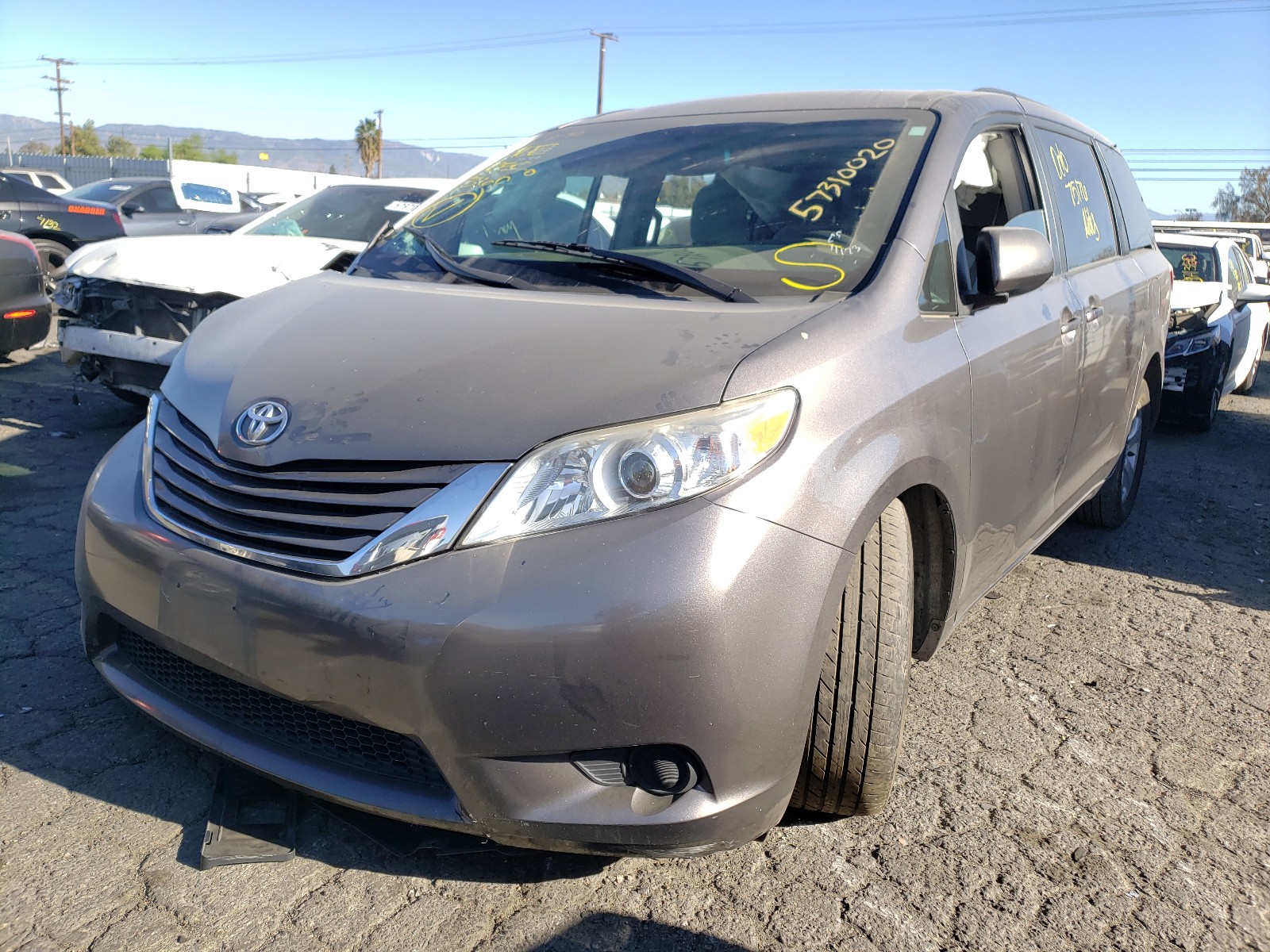 Photo 1 VIN: 5TDKK3DC3GS730582 - TOYOTA SIENNA LE 