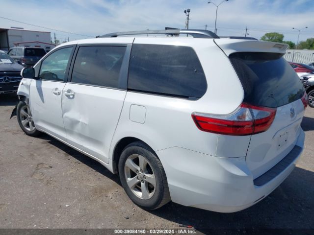 Photo 2 VIN: 5TDKK3DC3GS738827 - TOYOTA SIENNA 