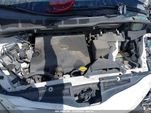 Photo 9 VIN: 5TDKK3DC3GS738827 - TOYOTA SIENNA 