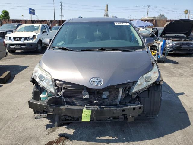 Photo 4 VIN: 5TDKK3DC3GS741033 - TOYOTA SIENNA LE 