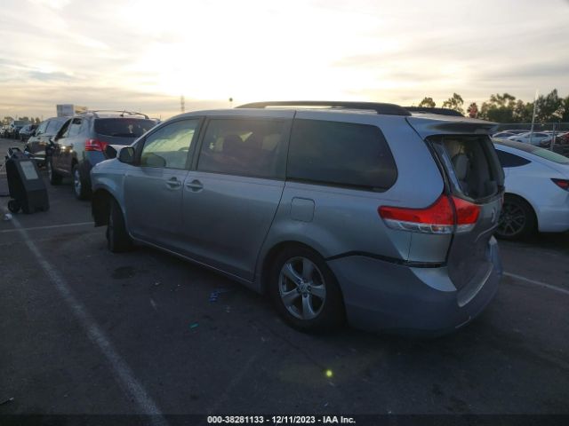 Photo 2 VIN: 5TDKK3DC4BS007686 - TOYOTA SIENNA 