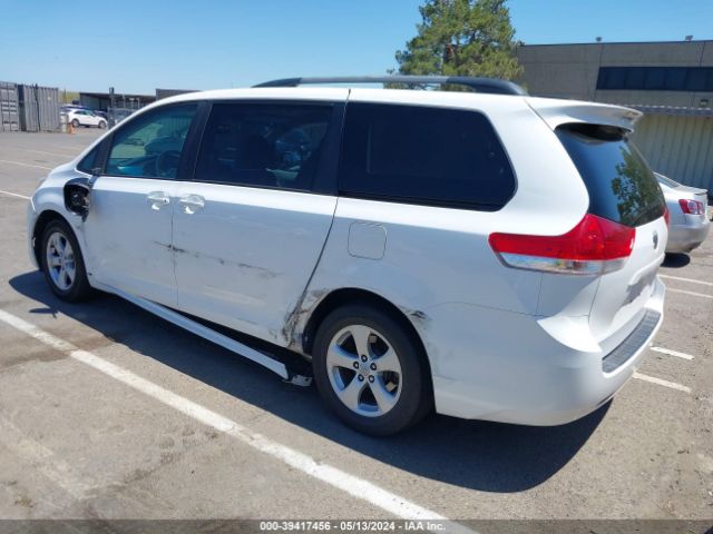 Photo 2 VIN: 5TDKK3DC4BS020714 - TOYOTA SIENNA 