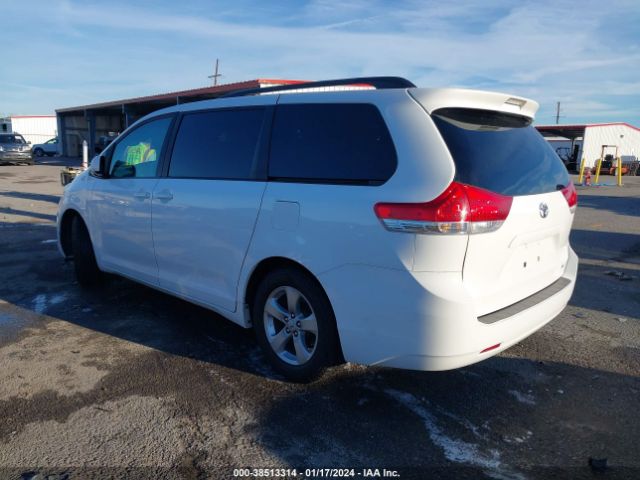 Photo 2 VIN: 5TDKK3DC4BS045063 - TOYOTA SIENNA 