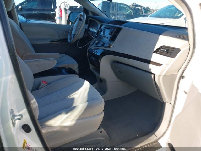 Photo 4 VIN: 5TDKK3DC4BS045063 - TOYOTA SIENNA 