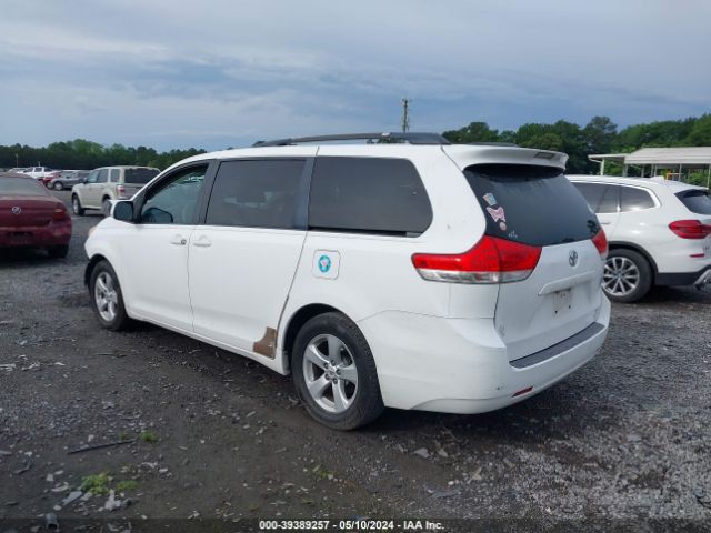 Photo 2 VIN: 5TDKK3DC4BS050215 - TOYOTA SIENNA 