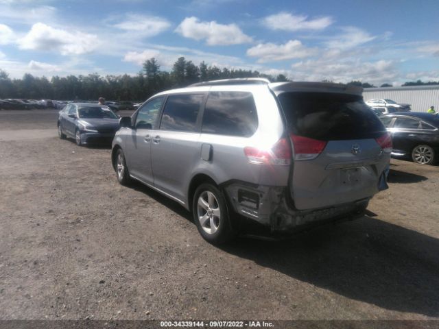 Photo 2 VIN: 5TDKK3DC4BS051042 - TOYOTA SIENNA 