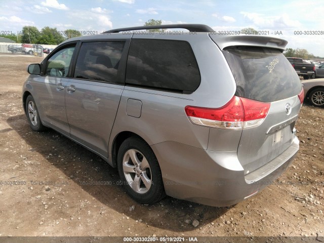 Photo 2 VIN: 5TDKK3DC4BS074207 - TOYOTA SIENNA 