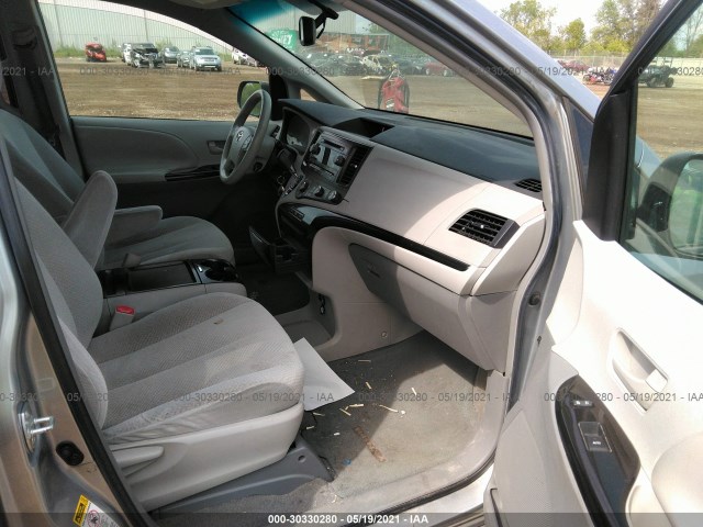 Photo 4 VIN: 5TDKK3DC4BS074207 - TOYOTA SIENNA 