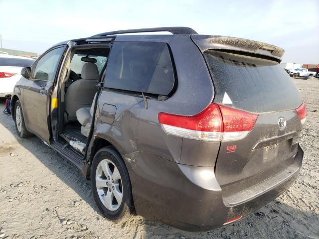 Photo 2 VIN: 5TDKK3DC4BS100921 - TOYOTA SIENNA 