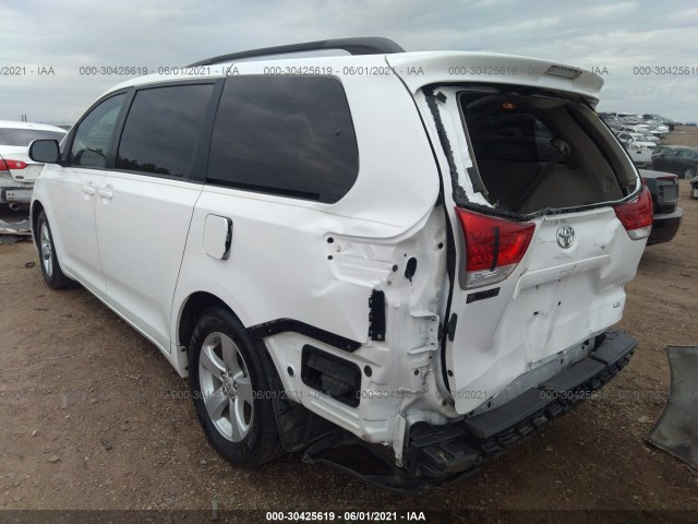 Photo 2 VIN: 5TDKK3DC4BS111157 - TOYOTA SIENNA 