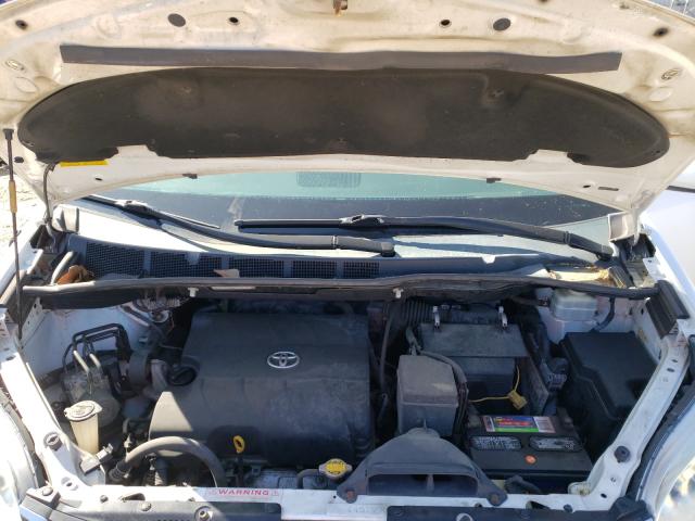 Photo 6 VIN: 5TDKK3DC4BS112907 - TOYOTA SIENNA LE 