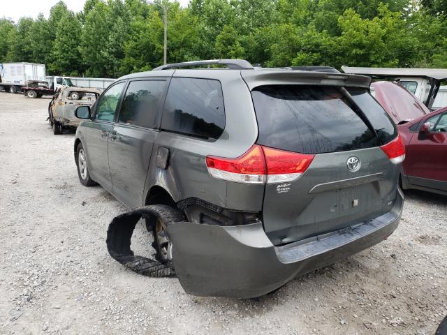 Photo 2 VIN: 5TDKK3DC4BS126726 - TOYOTA SIENNA LE 