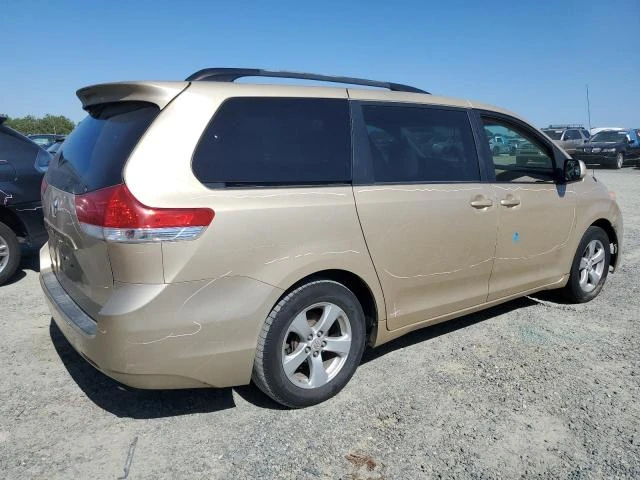 Photo 2 VIN: 5TDKK3DC4BS142733 - TOYOTA SIENNA LE 