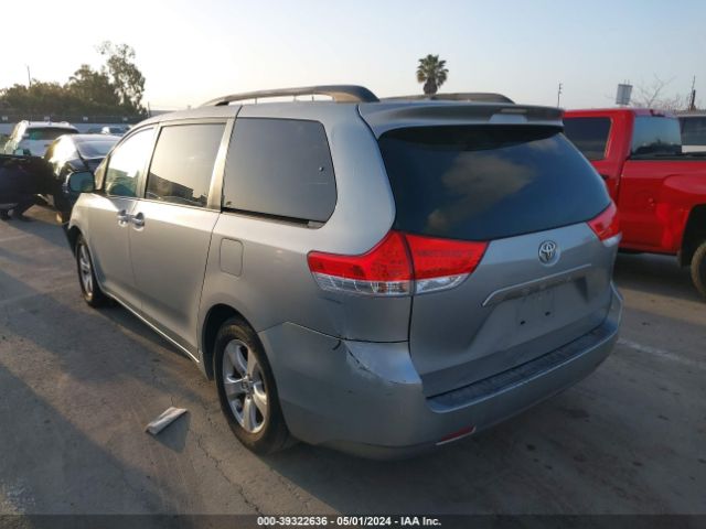 Photo 2 VIN: 5TDKK3DC4BS144417 - TOYOTA SIENNA 