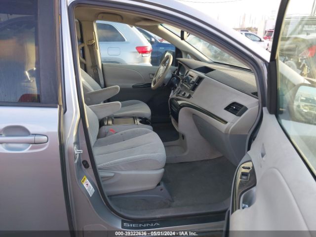 Photo 4 VIN: 5TDKK3DC4BS144417 - TOYOTA SIENNA 