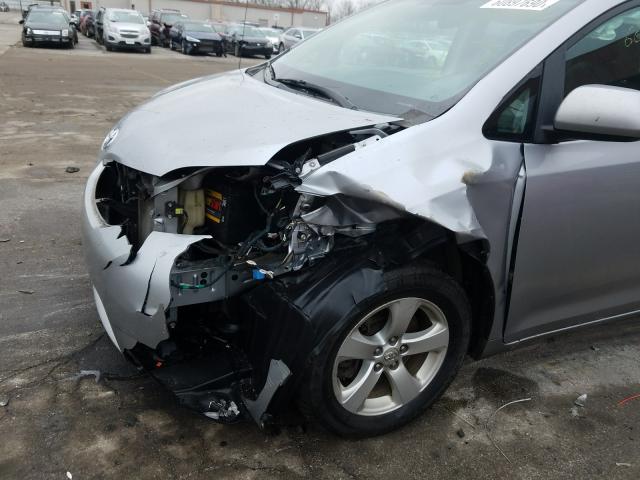 Photo 8 VIN: 5TDKK3DC4BS145325 - TOYOTA SIENNA LE 