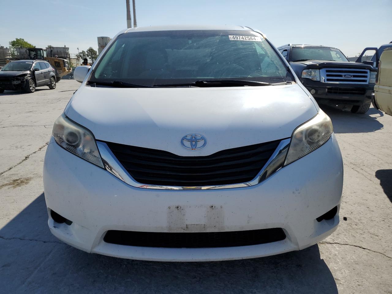 Photo 4 VIN: 5TDKK3DC4BS149391 - TOYOTA SIENNA 