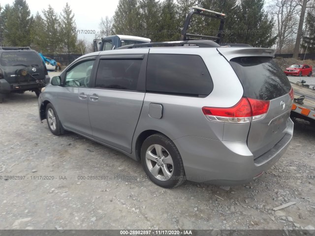 Photo 2 VIN: 5TDKK3DC4BS150346 - TOYOTA SIENNA 