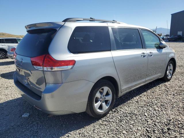 Photo 2 VIN: 5TDKK3DC4BS153652 - TOYOTA SIENNA LE 