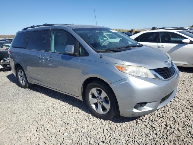 Photo 3 VIN: 5TDKK3DC4BS153652 - TOYOTA SIENNA LE 