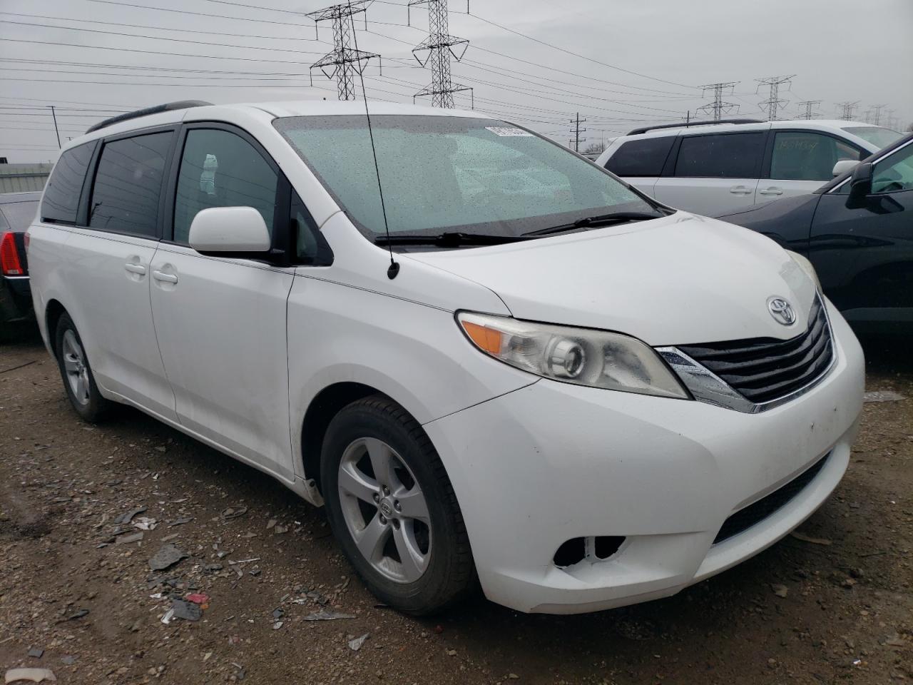 Photo 3 VIN: 5TDKK3DC4BS166417 - TOYOTA SIENNA 