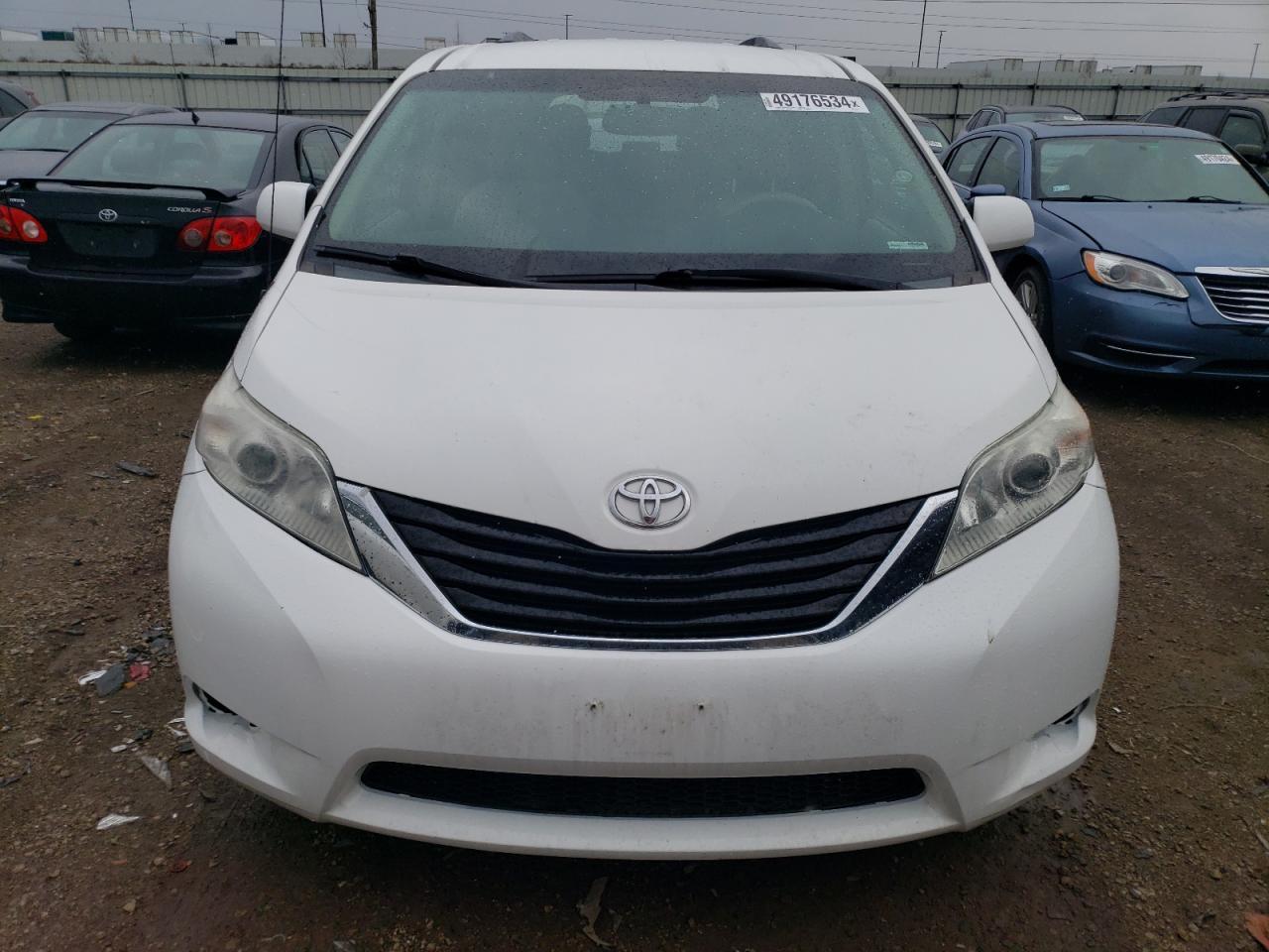 Photo 4 VIN: 5TDKK3DC4BS166417 - TOYOTA SIENNA 