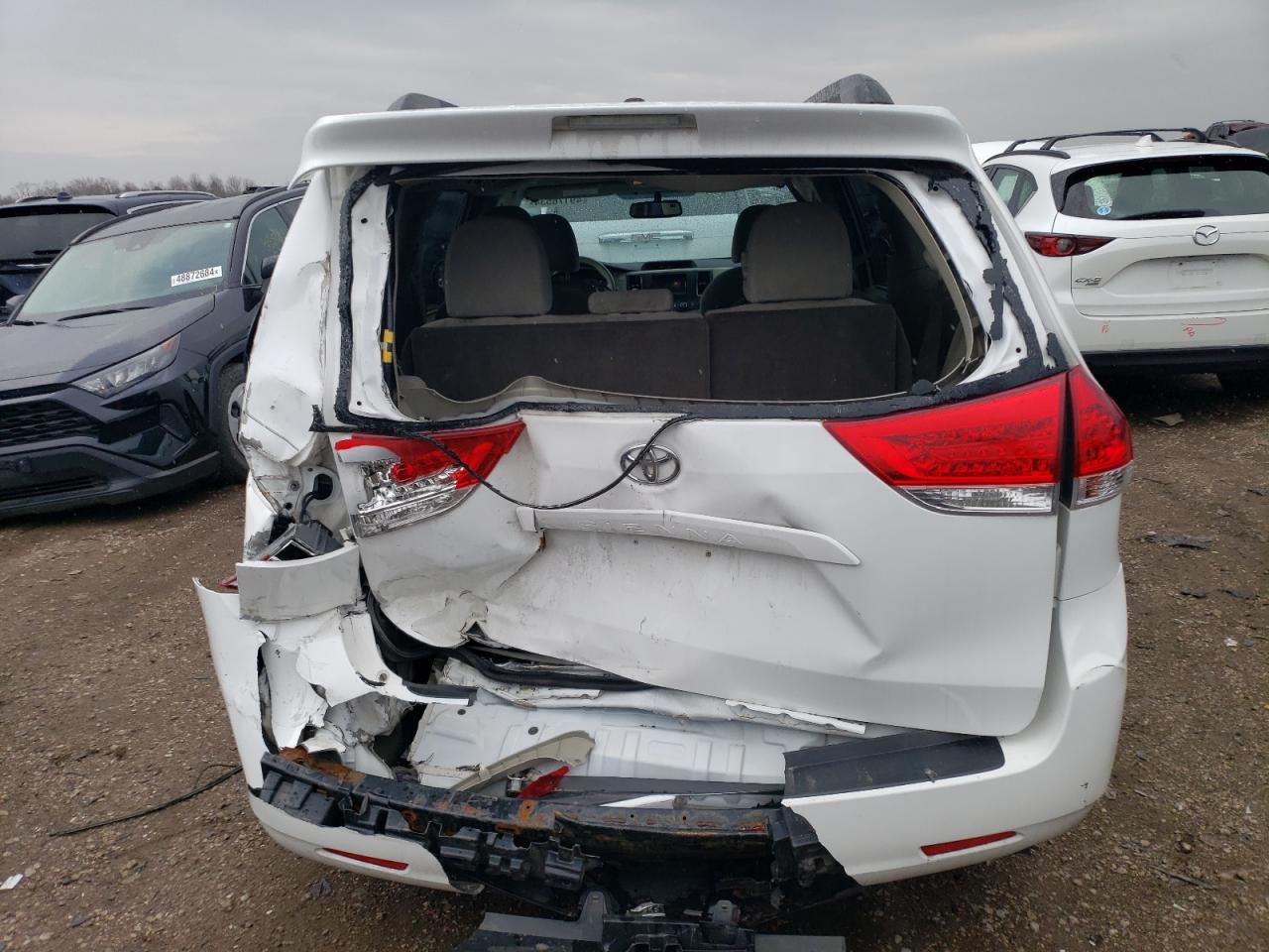 Photo 5 VIN: 5TDKK3DC4BS166417 - TOYOTA SIENNA 