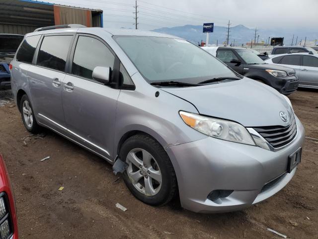 Photo 3 VIN: 5TDKK3DC4CS177788 - TOYOTA SIENNA LE 