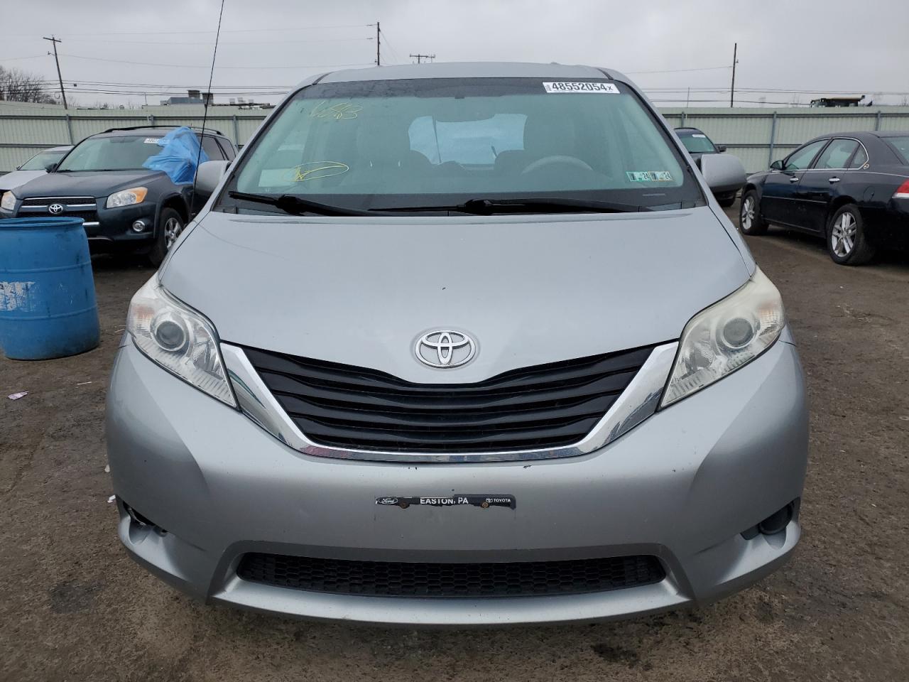 Photo 4 VIN: 5TDKK3DC4CS178875 - TOYOTA SIENNA 